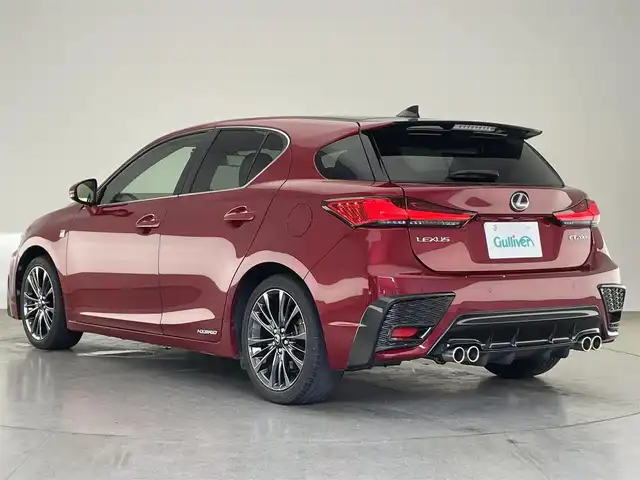 レクサス ＣＴ 200h Fスポーツ 愛知県 2017(平29)年 6万km 赤Ⅱ 純正ナビ　フルセグＴＶ　ＢＴ　ムーンルーフ　ＴＲＤ４本出スポーツマフラー　１７インチＯＰクロームメッキホイール　ツートンカラー　白黒コンビレザー　シートヒーター　追従クルコン　プリクラッシュセーフティ　LEDオートライト　ミラー型前後ドラレコ　AC100V電源　ハンドルヒーター　オートハイビーム　禁煙車