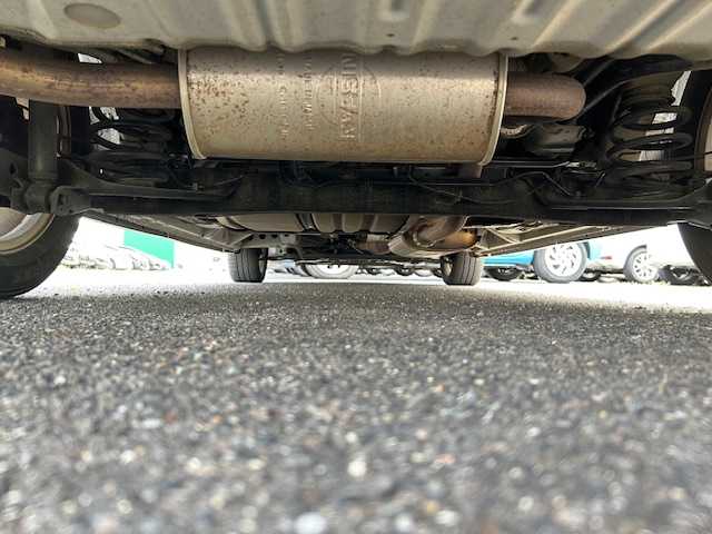 日産 セレナ ハイウェイスター Sハイブリッド 茨城県 2013(平25)年 13.9万km ホワイト 純正ＳＤナビ　/ＥＴＣ　/バックカメラ　/後席モニター　/片側パワースライドドア　/コーナーセンサー前後　/キセノンヘッドライト　/プッシュスタート　/オートライト　/純正アルミホイール　/純正フロアマット　/エアバックＷ/パワーステアリング/パワーウィンドウ