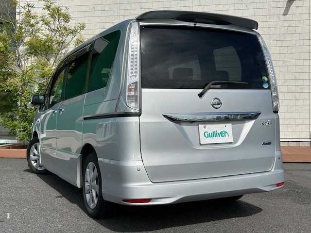 日産 セレナ ハイウェイスター Sハイブリッド 茨城県 2013(平25)年 13.9万km ホワイト 純正ＳＤナビ　/ＥＴＣ　/バックカメラ　/後席モニター　/片側パワースライドドア　/コーナーセンサー前後　/キセノンヘッドライト　/プッシュスタート　/オートライト　/純正アルミホイール　/純正フロアマット　/エアバックＷ/パワーステアリング/パワーウィンドウ