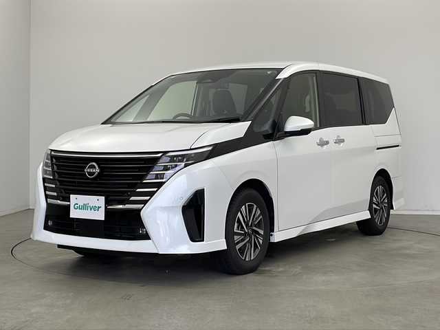 日産 セレナ ハイウェイスター V 新潟県 2023(令5)年 6.3万km プリズムホワイト メーカー純正メモリナビ/(フルセグ.AppleCarPlay.AndroidAuto.Bluetooth)/アラウンドビューモニター/エマージェンシーブレーキ/プロパイロット/ハンズフリー付両側パワースライドドア/LEDオートライト/ビルトインETC2.0/コーナーセンサー/Qiおくだけ充電/プッシュスタート/スマートキー/純正フロアマット