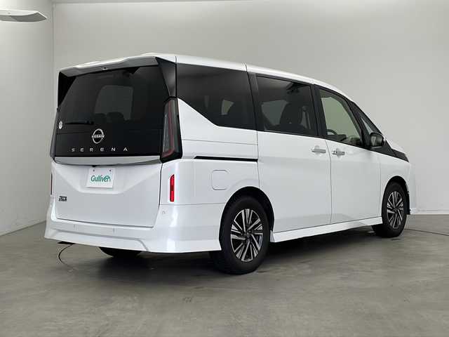 日産 セレナ ハイウェイスター V 新潟県 2023(令5)年 6.3万km プリズムホワイト メーカー純正メモリナビ/(フルセグ.AppleCarPlay.AndroidAuto.Bluetooth)/アラウンドビューモニター/エマージェンシーブレーキ/プロパイロット/ハンズフリー付両側パワースライドドア/LEDオートライト/ビルトインETC2.0/コーナーセンサー/Qiおくだけ充電/プッシュスタート/スマートキー/純正フロアマット