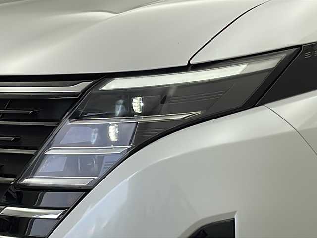 日産 セレナ ハイウェイスター V 新潟県 2023(令5)年 6.3万km プリズムホワイト メーカー純正メモリナビ/(フルセグ.AppleCarPlay.AndroidAuto.Bluetooth)/アラウンドビューモニター/エマージェンシーブレーキ/プロパイロット/ハンズフリー付両側パワースライドドア/LEDオートライト/ビルトインETC2.0/コーナーセンサー/Qiおくだけ充電/プッシュスタート/スマートキー/純正フロアマット
