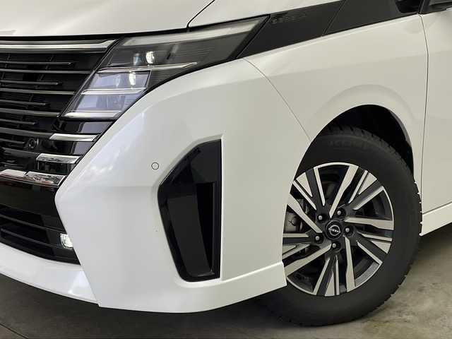 日産 セレナ ハイウェイスター V 新潟県 2023(令5)年 6.3万km プリズムホワイト メーカー純正メモリナビ/(フルセグ.AppleCarPlay.AndroidAuto.Bluetooth)/アラウンドビューモニター/エマージェンシーブレーキ/プロパイロット/ハンズフリー付両側パワースライドドア/LEDオートライト/ビルトインETC2.0/コーナーセンサー/Qiおくだけ充電/プッシュスタート/スマートキー/純正フロアマット