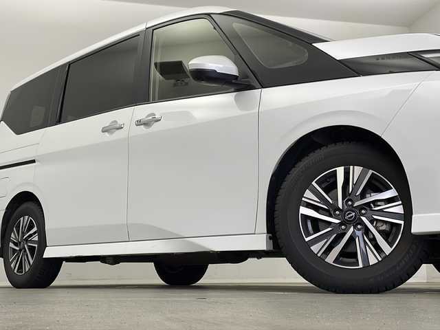 日産 セレナ ハイウェイスター V 新潟県 2023(令5)年 6.3万km プリズムホワイト メーカー純正メモリナビ/(フルセグ.AppleCarPlay.AndroidAuto.Bluetooth)/アラウンドビューモニター/エマージェンシーブレーキ/プロパイロット/ハンズフリー付両側パワースライドドア/LEDオートライト/ビルトインETC2.0/コーナーセンサー/Qiおくだけ充電/プッシュスタート/スマートキー/純正フロアマット
