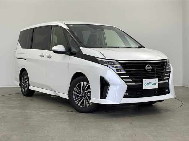 日産 セレナ ハイウェイスター V 新潟県 2023(令5)年 6.3万km プリズムホワイト メーカー純正メモリナビ/(フルセグ.AppleCarPlay.AndroidAuto.Bluetooth)/アラウンドビューモニター/エマージェンシーブレーキ/プロパイロット/ハンズフリー付両側パワースライドドア/LEDオートライト/ビルトインETC2.0/コーナーセンサー/Qiおくだけ充電/プッシュスタート/スマートキー/純正フロアマット