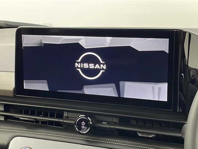 日産 セレナ ハイウェイスター V 新潟県 2023(令5)年 6.3万km プリズムホワイト メーカー純正メモリナビ/(フルセグ.AppleCarPlay.AndroidAuto.Bluetooth)/アラウンドビューモニター/エマージェンシーブレーキ/プロパイロット/ハンズフリー付両側パワースライドドア/LEDオートライト/ビルトインETC2.0/コーナーセンサー/Qiおくだけ充電/プッシュスタート/スマートキー/純正フロアマット