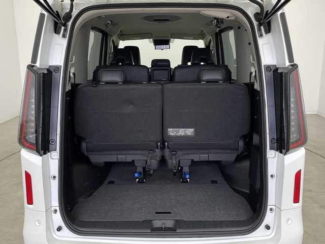 日産 セレナ ハイウェイスター V 新潟県 2023(令5)年 6.3万km プリズムホワイト メーカー純正メモリナビ/(フルセグ.AppleCarPlay.AndroidAuto.Bluetooth)/アラウンドビューモニター/エマージェンシーブレーキ/プロパイロット/ハンズフリー付両側パワースライドドア/LEDオートライト/ビルトインETC2.0/コーナーセンサー/Qiおくだけ充電/プッシュスタート/スマートキー/純正フロアマット