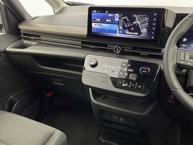 日産 セレナ ハイウェイスター V 新潟県 2023(令5)年 6.3万km プリズムホワイト メーカー純正メモリナビ/(フルセグ.AppleCarPlay.AndroidAuto.Bluetooth)/アラウンドビューモニター/エマージェンシーブレーキ/プロパイロット/ハンズフリー付両側パワースライドドア/LEDオートライト/ビルトインETC2.0/コーナーセンサー/Qiおくだけ充電/プッシュスタート/スマートキー/純正フロアマット