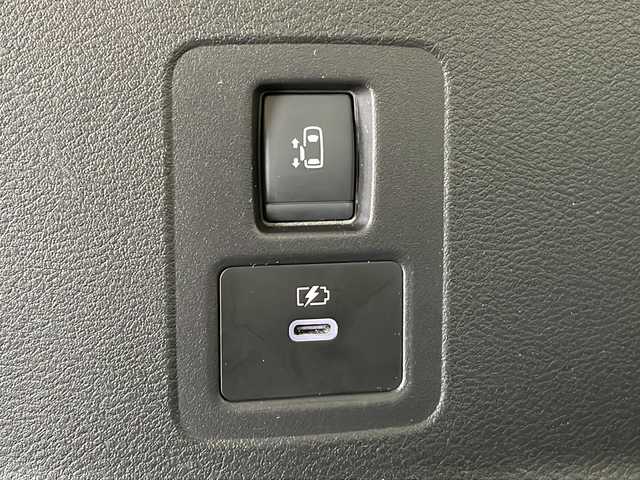 日産 セレナ ハイウェイスター V 新潟県 2023(令5)年 6.3万km プリズムホワイト メーカー純正メモリナビ/(フルセグ.AppleCarPlay.AndroidAuto.Bluetooth)/アラウンドビューモニター/エマージェンシーブレーキ/プロパイロット/ハンズフリー付両側パワースライドドア/LEDオートライト/ビルトインETC2.0/コーナーセンサー/Qiおくだけ充電/プッシュスタート/スマートキー/純正フロアマット