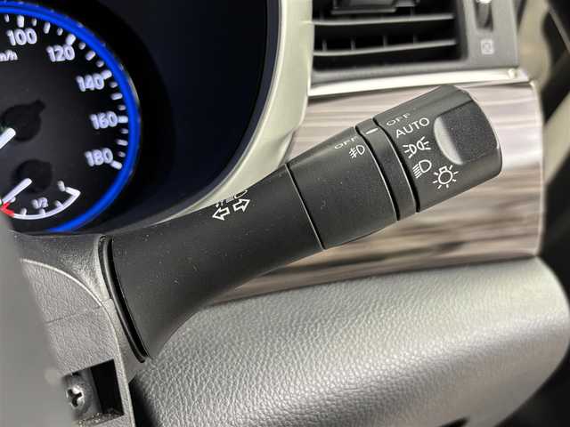 日産 エルグランド 250HWS S アーバンクロム 埼玉県 2020(令2)年 4.8万km ブリリアントホワイトパール エマージェンシーブレーキ/クルーズコントロール/両側パワースライドドア/純正メモリナビ(型式:MM519D-L)/CD/DVD/Bluetooth/フルセグ/フリップダウンモニター/前後ドライブレコーダー/ETC/ハーフレザーシート/オットマン/プッシュスタート/スマートキー
