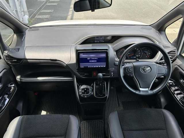 トヨタ ヴォクシー ZS 煌Ⅲ 静岡県 2021(令3)年 3.4万km ホワイトパールクリスタルシャイン ７人乗り/トヨタセーフティセンス/ストラーダ９V型ナビ/フルセグ/ＤＶＤ再生/ＢＴオーディオ/ビルトインＥＴＣ/バックカメラ/ＷＡＣ/両側電動スライドドア/ＰＫＳＢ/ハーフレザー/ＬＥＤ/純正１６ＡＷ
