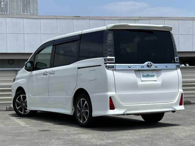 トヨタ ヴォクシー ZS 煌Ⅲ 静岡県 2021(令3)年 3.4万km ホワイトパールクリスタルシャイン ７人乗り/トヨタセーフティセンス/ストラーダ９V型ナビ/フルセグ/ＤＶＤ再生/ＢＴオーディオ/ビルトインＥＴＣ/バックカメラ/ＷＡＣ/両側電動スライドドア/ＰＫＳＢ/ハーフレザー/ＬＥＤ/純正１６ＡＷ
