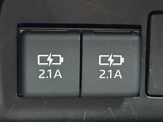 トヨタ ヴォクシー ZS 煌Ⅲ 静岡県 2021(令3)年 3.4万km ホワイトパールクリスタルシャイン ７人乗り/トヨタセーフティセンス/ストラーダ９V型ナビ/フルセグ/ＤＶＤ再生/ＢＴオーディオ/ビルトインＥＴＣ/バックカメラ/ＷＡＣ/両側電動スライドドア/ＰＫＳＢ/ハーフレザー/ＬＥＤ/純正１６ＡＷ