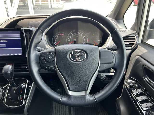 トヨタ ヴォクシー ZS 煌Ⅲ 静岡県 2021(令3)年 3.4万km ホワイトパールクリスタルシャイン ７人乗り/トヨタセーフティセンス/ストラーダ９V型ナビ/フルセグ/ＤＶＤ再生/ＢＴオーディオ/ビルトインＥＴＣ/バックカメラ/ＷＡＣ/両側電動スライドドア/ＰＫＳＢ/ハーフレザー/ＬＥＤ/純正１６ＡＷ