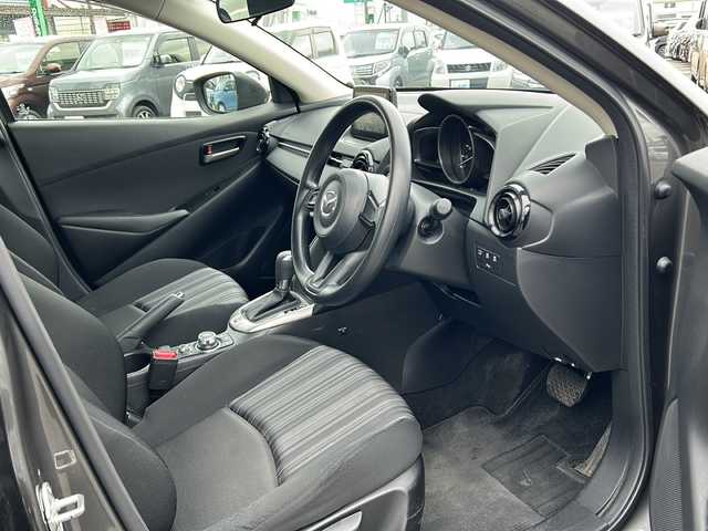 マツダ マツダ２ 15S 秋田県 2020(令2)年 6.8万km マシーングレープレミアムM 純正ナビ/CD/TV/Bluetooth/４WD/純正17インチアルミ/ドアバイザー