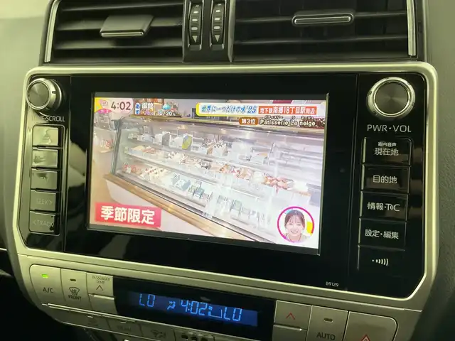 トヨタ ランドクルーザー プラド TX Lパッケージ 道央・札幌 2018(平30)年 5.3万km ホワイトパールクリスタルシャイン ・4WD/寒冷地仕様/・トヨタセーフティセンス/・プリクラッシュセーフティ/・レーダークルーズコントロール/・WALD22インチアルミ/・純正ナビ  /・フルセグTV/Bluetooth/・DVD.CD.SD/・バックカメラ/・シートヒーター/エアーシート/・LEDヘッドライト/オートハイビーム/・電動格納サードシート/・ヒッチメンバー/・冬タイヤAW積込/・センターデフロック/・ダウンヒルアシスト/・横滑り防止/・ETC2.0