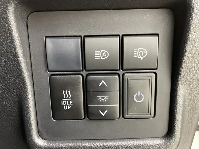 トヨタ ランドクルーザー プラド TX Lパッケージ 道央・札幌 2018(平30)年 5.3万km ホワイトパールクリスタルシャイン ・4WD/寒冷地仕様/・トヨタセーフティセンス/・プリクラッシュセーフティ/・レーダークルーズコントロール/・WALD22インチアルミ/・純正ナビ  /・フルセグTV/Bluetooth/・DVD.CD.SD/・バックカメラ/・シートヒーター/エアーシート/・LEDヘッドライト/オートハイビーム/・電動格納サードシート/・ヒッチメンバー/・冬タイヤAW積込/・センターデフロック/・ダウンヒルアシスト/・横滑り防止/・ETC2.0
