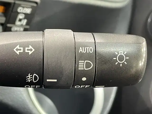 トヨタ シエンタ ハイブリッド G クエロ 愛知県 2019(令1)年 3.2万km ヴィンテージブラウンパールクリスタルシャイン/ホワイトパールクリスタルシャイン 純正９型SDナビ/（CD/DVD/フルセグ/Bluetooth/FM/AM）/衝突軽減ブレーキ/全方位カメラ/クルーズコントロール/バックカメラ/コーナーセンサー/純正ビルトインETC２．０/LEDヘッドライト/オートマチックハイビーム/ドライブレコーダー/ステアリングスイッチ/スマートキー/プッシュスタート