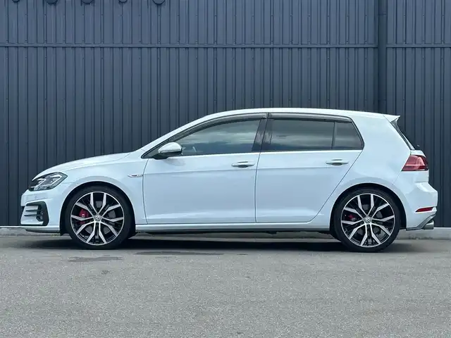 フォルクスワーゲン ゴルフ ＧＴＩ パフォーマンス 福島県 2020(令2)年 3.2万km 白 特別・限定仕様車/アダプティブクルーズコントロール/ブラインドスポットモニター/レーンアシスト/ハーフレザーヒート/デジタルメータークラスター/純正メモリナビ(BT/USB/CD/DVD/AUX)/フルセグTV/AppleCarPlay/バックカメラ/純正19AW/レッドブレーキキャリパー/ETC2.0/LEDライト/オートハイビーム/オートホールド/ドライブモード/ステアリングスイッチ/パドルシフト/アイドリングストップ/ドアバイザー/取扱説明書