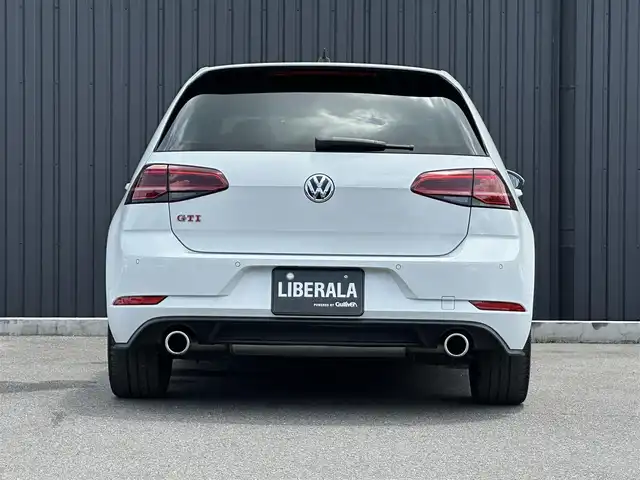 フォルクスワーゲン ゴルフ ＧＴＩ パフォーマンス 福島県 2020(令2)年 3.2万km 白 特別・限定仕様車/アダプティブクルーズコントロール/ブラインドスポットモニター/レーンアシスト/ハーフレザーヒート/デジタルメータークラスター/純正メモリナビ(BT/USB/CD/DVD/AUX)/フルセグTV/AppleCarPlay/バックカメラ/純正19AW/レッドブレーキキャリパー/ETC2.0/LEDライト/オートハイビーム/オートホールド/ドライブモード/ステアリングスイッチ/パドルシフト/アイドリングストップ/ドアバイザー/取扱説明書