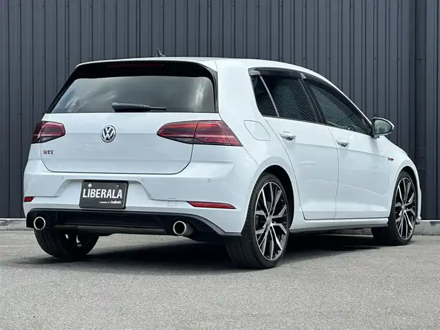 フォルクスワーゲン ゴルフ ＧＴＩ パフォーマンス 福島県 2020(令2)年 3.2万km 白 特別・限定仕様車/アダプティブクルーズコントロール/ブラインドスポットモニター/レーンアシスト/ハーフレザーヒート/デジタルメータークラスター/純正メモリナビ(BT/USB/CD/DVD/AUX)/フルセグTV/AppleCarPlay/バックカメラ/純正19AW/レッドブレーキキャリパー/ETC2.0/LEDライト/オートハイビーム/オートホールド/ドライブモード/ステアリングスイッチ/パドルシフト/アイドリングストップ/ドアバイザー/取扱説明書