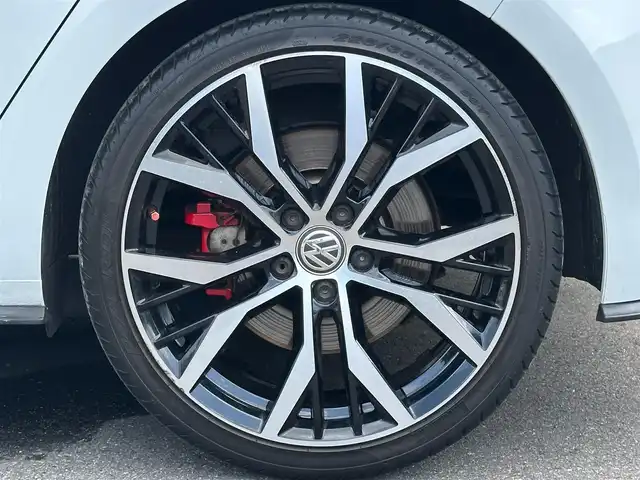 フォルクスワーゲン ゴルフ ＧＴＩ パフォーマンス 福島県 2020(令2)年 3.2万km 白 特別・限定仕様車/アダプティブクルーズコントロール/ブラインドスポットモニター/レーンアシスト/ハーフレザーヒート/デジタルメータークラスター/純正メモリナビ(BT/USB/CD/DVD/AUX)/フルセグTV/AppleCarPlay/バックカメラ/純正19AW/レッドブレーキキャリパー/ETC2.0/LEDライト/オートハイビーム/オートホールド/ドライブモード/ステアリングスイッチ/パドルシフト/アイドリングストップ/ドアバイザー/取扱説明書