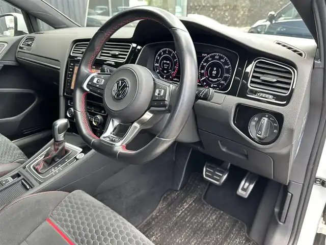 フォルクスワーゲン ゴルフ ＧＴＩ パフォーマンス 福島県 2020(令2)年 3.2万km 白 特別・限定仕様車/アダプティブクルーズコントロール/ブラインドスポットモニター/レーンアシスト/ハーフレザーヒート/デジタルメータークラスター/純正メモリナビ(BT/USB/CD/DVD/AUX)/フルセグTV/AppleCarPlay/バックカメラ/純正19AW/レッドブレーキキャリパー/ETC2.0/LEDライト/オートハイビーム/オートホールド/ドライブモード/ステアリングスイッチ/パドルシフト/アイドリングストップ/ドアバイザー/取扱説明書
