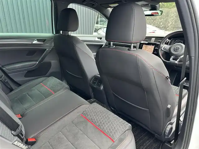 フォルクスワーゲン ゴルフ ＧＴＩ パフォーマンス 福島県 2020(令2)年 3.2万km 白 特別・限定仕様車/アダプティブクルーズコントロール/ブラインドスポットモニター/レーンアシスト/ハーフレザーヒート/デジタルメータークラスター/純正メモリナビ(BT/USB/CD/DVD/AUX)/フルセグTV/AppleCarPlay/バックカメラ/純正19AW/レッドブレーキキャリパー/ETC2.0/LEDライト/オートハイビーム/オートホールド/ドライブモード/ステアリングスイッチ/パドルシフト/アイドリングストップ/ドアバイザー/取扱説明書