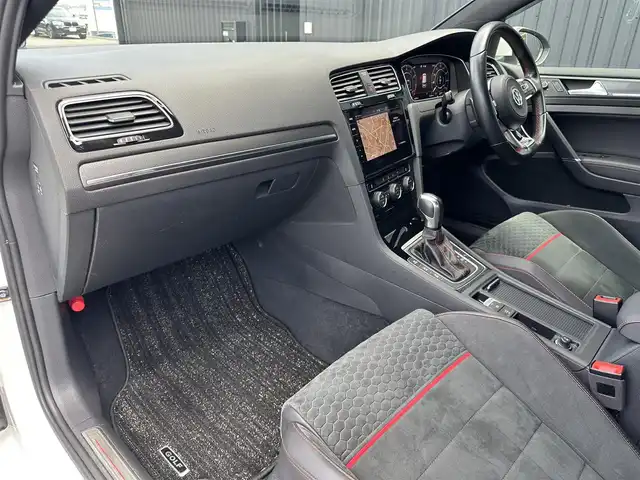 フォルクスワーゲン ゴルフ ＧＴＩ パフォーマンス 福島県 2020(令2)年 3.2万km 白 特別・限定仕様車/アダプティブクルーズコントロール/ブラインドスポットモニター/レーンアシスト/ハーフレザーヒート/デジタルメータークラスター/純正メモリナビ(BT/USB/CD/DVD/AUX)/フルセグTV/AppleCarPlay/バックカメラ/純正19AW/レッドブレーキキャリパー/ETC2.0/LEDライト/オートハイビーム/オートホールド/ドライブモード/ステアリングスイッチ/パドルシフト/アイドリングストップ/ドアバイザー/取扱説明書