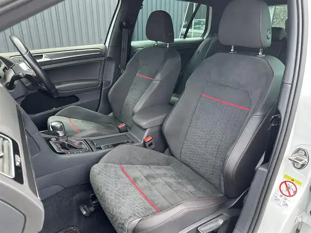フォルクスワーゲン ゴルフ ＧＴＩ パフォーマンス 福島県 2020(令2)年 3.2万km 白 特別・限定仕様車/アダプティブクルーズコントロール/ブラインドスポットモニター/レーンアシスト/ハーフレザーヒート/デジタルメータークラスター/純正メモリナビ(BT/USB/CD/DVD/AUX)/フルセグTV/AppleCarPlay/バックカメラ/純正19AW/レッドブレーキキャリパー/ETC2.0/LEDライト/オートハイビーム/オートホールド/ドライブモード/ステアリングスイッチ/パドルシフト/アイドリングストップ/ドアバイザー/取扱説明書