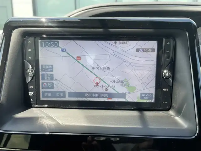 トヨタ ヴォクシー ZS 煌 香川県 2018(平30)年 3万km ホワイトパールクリスタルシャイン 登録時走行距離：29833km/純正SDナビゲーション/→フルセグTV/→CD/DVD再生/バックカメラ/フリップダウンモニター/ビルトインETC/クルーズコントロール/両側パワースライドドア/エアロ（サイド・リア）/LEDオートライト/フォグランプ/オートハイビーム/純正16インチアルミホイール/スマートキー/スペアキー