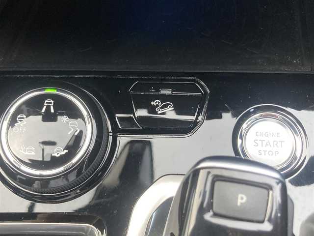 プジョー ３００８ GT ブルー HDi 熊本県 2020(令2)年 4.5万km マグネティックブルー ・スマートキー/・プッシュスタート/・パノラマサンルーフ/・アクティブセーフティブレーキ/・疲労検知/・ディレクショナルヘッドライト/・パーキングアシスト/・インテリジェントハイビーム/・レーンキープアシスト/・パーキングセンサー/・ブラインドスポットモニター/・クルーズコントロール/・ハーフレザーシート/・D席パワーシート/・前席シートヒーター /・純正ディスプレイオーディオ/　【Bluetooth・USB・AppleCarPlay・AndroidAuto】/・バックカメラ/・左サイドカメラ/・ETC/・ドライブレコーダー(前方録画)/・パアーバックドア/・LEDヘッドランプ/・LEDフォグランプ/・純正マット