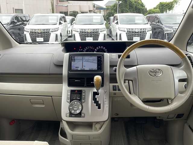 トヨタ ノア S Gエディション 千葉県 2009(平21)年 8.1万km ホワイトパールクリスタルシャイン ナビＮＨＤＴ－Ｗ５９　バックカメラ　両側パワースライドドア　ビルトインＥＴＣ　ウッド調コンビハンドル　ウッド調コンビシフト　スマートキー　プッシュスタート　１６インチＡＷ　横滑り防止　スペアキー