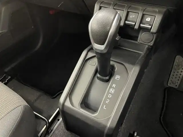 スズキ ジムニー XC 群馬県 2020(令2)年 4.1万km ブルーイッシュブラックパール3 KENWOOD９インチナビ【MDV-S809L】/・AM/FM/CD/DVD/SD/Bluetooth/フルセグTV/・バックカメラ/＝＝＝＝＝/９インチナビ　バックカメラ　前席シートヒーター　ヒルディセントコントロール　デュアルセンサーブレーキサポート　プッシュスタート　スマートキー　スペアキー　ヘッドライトウォッシャー　ＥＴＣ　ＬＥＤ　禁煙