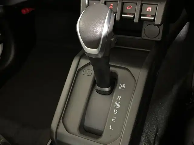 スズキ ジムニー シエラ JC 福岡県 2025(令7)年 0.1万km ピュアホワイトP 禁煙車社外7型SDナビ（Bluetooth/DVD/CD/AM/FM）バックモニター衝突軽減ブレーキクルコンコーナーセンサーアイドリングストップシートヒーター電格ミラースマートキープッシュスタート