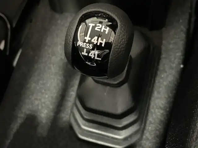 スズキ ジムニー シエラ JC 福岡県 2025(令7)年 0.1万km ピュアホワイトP 禁煙車社外7型SDナビ（Bluetooth/DVD/CD/AM/FM）バックモニター衝突軽減ブレーキクルコンコーナーセンサーアイドリングストップシートヒーター電格ミラースマートキープッシュスタート