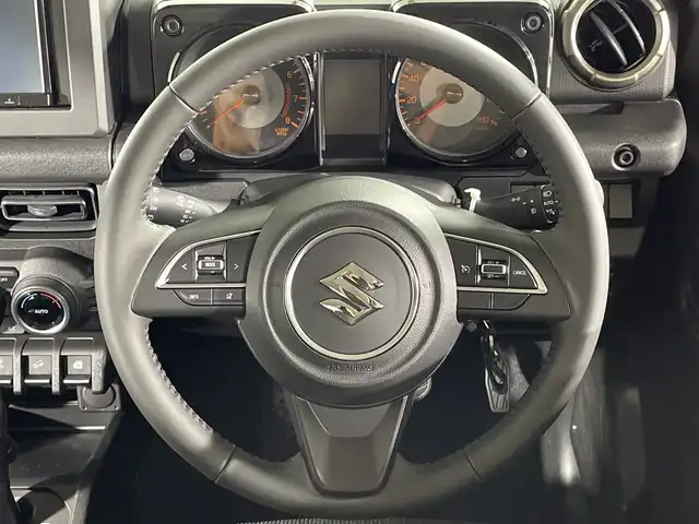 スズキ ジムニー シエラ JC 福岡県 2025(令7)年 0.1万km ピュアホワイトP 禁煙車社外7型SDナビ（Bluetooth/DVD/CD/AM/FM）バックモニター衝突軽減ブレーキクルコンコーナーセンサーアイドリングストップシートヒーター電格ミラースマートキープッシュスタート