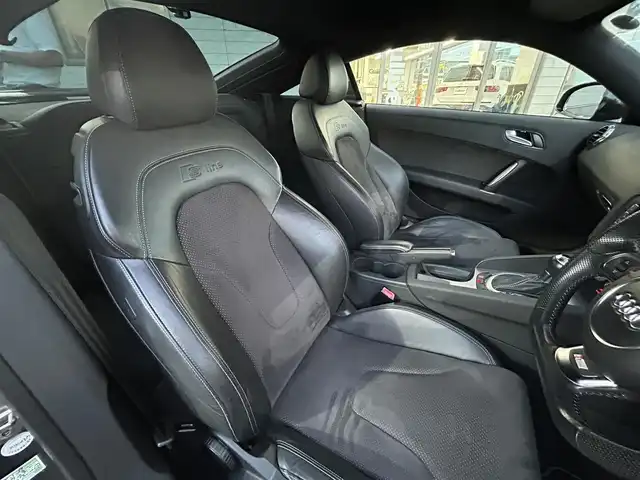 アウディ ＴＴクーペ 1．8 TFSI Sライン コンペティション 愛知県 2015(平27)年 8.5万km デイトナグレーパールエフェクト 純正SDナビ（フルセグ/BT/CD/DVD/SD/USB)/バックカメラ/前後ドライブレコーダー/ETC/電動格納式ミラー/パドルシフト/オートライト/ABS/横滑り防止装置/ハーフレザー/フォグランプ/純正アルミホイール