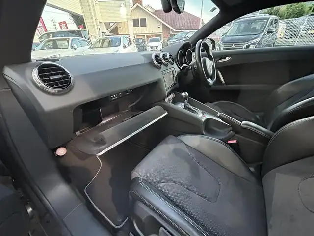 アウディ ＴＴクーペ 1．8 TFSI Sライン コンペティション 愛知県 2015(平27)年 8.5万km デイトナグレーパールエフェクト 純正SDナビ（フルセグ/BT/CD/DVD/SD/USB)/バックカメラ/前後ドライブレコーダー/ETC/電動格納式ミラー/パドルシフト/オートライト/ABS/横滑り防止装置/ハーフレザー/フォグランプ/純正アルミホイール