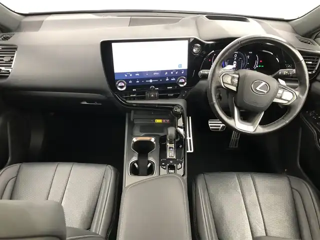 レクサス ＮＸ 350h Fスポーツ 愛知県 2022(令4)年 6.1万km グラファイトブラックガラスフレーク パノラマルーフ/オレンジキャリパー/ワイヤレス充電/純正14インチナビ/アラウンドビューモニター/Bluetooth/フルセグTV/レクサスセーフティセンス/衝突被害軽減システム/クルーズコントロール/ブラインドスポットモニター/レーンキープアシスト/横滑り防止装置/コーナーセンサー/オートライト/オートマチックハイビーム/三眼LEDヘッドライト/LEDフォグランプ/パワーシート/シートメモリー/シートーヒーター/ステアリングヒーター/パドルシフト/電動リアゲート/ドライブレコーダー/ビルトインETC2.0/純正フロアマット/純正AW/プッシュスタート/スマートキー/スペアキー/カードキー