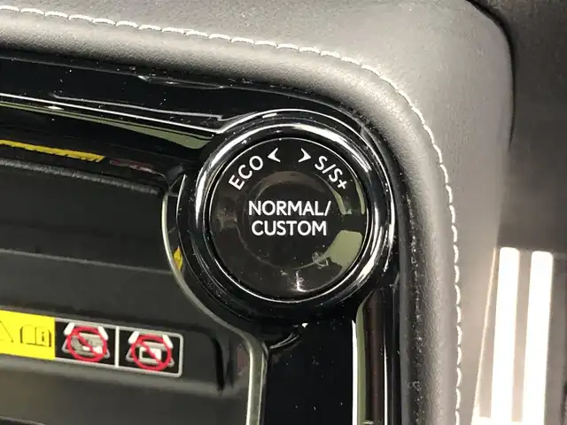 レクサス ＮＸ 350h Fスポーツ 愛知県 2022(令4)年 6.1万km グラファイトブラックガラスフレーク パノラマルーフ/オレンジキャリパー/ワイヤレス充電/純正14インチナビ/アラウンドビューモニター/Bluetooth/フルセグTV/レクサスセーフティセンス/衝突被害軽減システム/クルーズコントロール/ブラインドスポットモニター/レーンキープアシスト/横滑り防止装置/コーナーセンサー/オートライト/オートマチックハイビーム/三眼LEDヘッドライト/LEDフォグランプ/パワーシート/シートメモリー/シートーヒーター/ステアリングヒーター/パドルシフト/電動リアゲート/ドライブレコーダー/ビルトインETC2.0/純正フロアマット/純正AW/プッシュスタート/スマートキー/スペアキー/カードキー