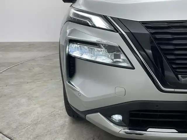 日産 エクストレイル G e－4ORCE 群馬県 2023(令5)年 1万km ブリリアントシルバー プロパイロット　ＢＯＳＥサウンド　純正１２．３型ナビ　フルセグＴＶ　全周囲カメラ　衝突被害軽減ブレーキ　ヘッドアップディスプレイ　デジタルインナーミラー　ＥＴＣ２．０　ワイヤレス充電　スマートキー