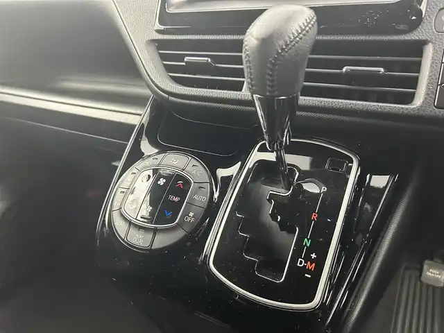 トヨタ ノア Si ダブルバイビー 千葉県 2018(平30)年 5.4万km ホワイトパールクリスタルシャイン トヨタセーフティセンス/・プリクラッシュセーフティ/・レーンディパーチャーアラート/・先行車発進お知らせ/・オートハイビーム/社外7インチメモリナビ/CD DVD SD BT フルセグ/バックカメラ/両側パワースライドドア/クルーズコントロール/LEDオートライト/ハーフレザー/純正16インチアルミホイール/純正フロアマット/ドアバイザー/プッシュスタート/スマートキー/ETC