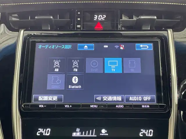 トヨタ ハリアー プレミアム 神奈川県 2018(平30)年 2.9万km ホワイトパールクリスタルシャイン トヨタセーフティセンス/・プリクラッシュセーフティ/・レーンディパーチャーアラート/・オートマチックハイビーム/純正9型ナビ/・BT/フルセグTV/SD/CD/DVD/バックカメラ/パワーバックドア/ハーフレザーシート/パワーシート(D)/MTモード/電動サイドブレーキ/オートブレーキホールド/アイドリングストップ機能/三眼LEDヘッドライト/AFS/スマートキー/プッシュスタートボタン/ドライブレコーダー/自動防眩ミラー/フォグランプ/電動格納ミラー/ウィンカーミラー/純正フロアマット/純正ドアバイザー/純正18インチアルミホイール