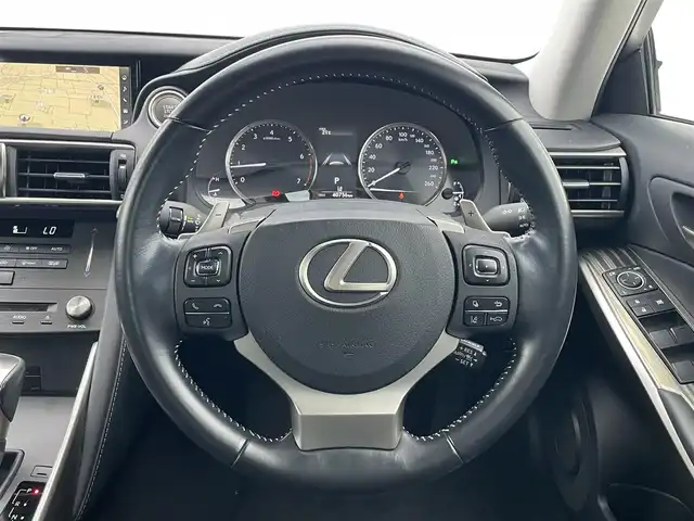 レクサス ＩＳ 300 滋賀県 2019(令1)年 4.1万km ソニッククォーツ 純正10型ナビ/・Bluetooth/フルセグ/・CD/DVD/バックカメラ/革巻きステアリング/ステアリングリモコン/パドルシフト/ETC2.0/レーダークルーズコントロール/ハーフレザーシート/パワーシート/ドアミラーヒーター/レクサスセーフティシステムプラス/・レーンディパーチャーアラート/・プリクラッシュセーフティ/LEDオートライト/フォグライト/スマートキー