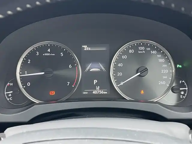 レクサス ＩＳ 300 滋賀県 2019(令1)年 4.1万km ソニッククォーツ 純正10型ナビ/・Bluetooth/フルセグ/・CD/DVD/バックカメラ/革巻きステアリング/ステアリングリモコン/パドルシフト/ETC2.0/レーダークルーズコントロール/ハーフレザーシート/パワーシート/ドアミラーヒーター/レクサスセーフティシステムプラス/・レーンディパーチャーアラート/・プリクラッシュセーフティ/LEDオートライト/フォグライト/スマートキー