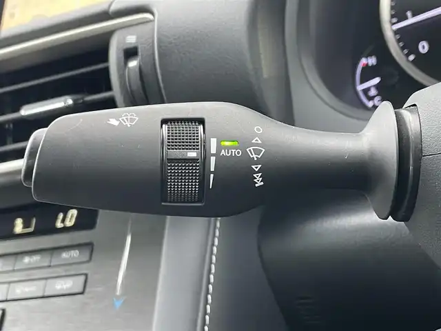 レクサス ＩＳ 300 滋賀県 2019(令1)年 4.1万km ソニッククォーツ 純正10型ナビ/・Bluetooth/フルセグ/・CD/DVD/バックカメラ/革巻きステアリング/ステアリングリモコン/パドルシフト/ETC2.0/レーダークルーズコントロール/ハーフレザーシート/パワーシート/ドアミラーヒーター/レクサスセーフティシステムプラス/・レーンディパーチャーアラート/・プリクラッシュセーフティ/LEDオートライト/フォグライト/スマートキー
