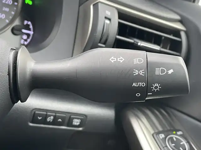 レクサス ＩＳ 300 滋賀県 2019(令1)年 4.1万km ソニッククォーツ 純正10型ナビ/・Bluetooth/フルセグ/・CD/DVD/バックカメラ/革巻きステアリング/ステアリングリモコン/パドルシフト/ETC2.0/レーダークルーズコントロール/ハーフレザーシート/パワーシート/ドアミラーヒーター/レクサスセーフティシステムプラス/・レーンディパーチャーアラート/・プリクラッシュセーフティ/LEDオートライト/フォグライト/スマートキー