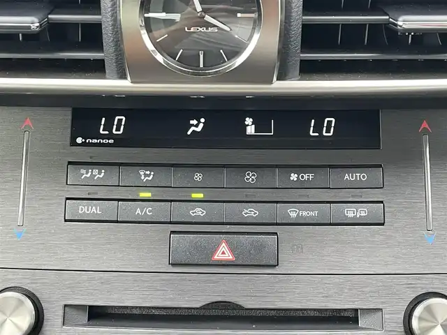 レクサス ＩＳ 300 滋賀県 2019(令1)年 4.1万km ソニッククォーツ 純正10型ナビ/・Bluetooth/フルセグ/・CD/DVD/バックカメラ/革巻きステアリング/ステアリングリモコン/パドルシフト/ETC2.0/レーダークルーズコントロール/ハーフレザーシート/パワーシート/ドアミラーヒーター/レクサスセーフティシステムプラス/・レーンディパーチャーアラート/・プリクラッシュセーフティ/LEDオートライト/フォグライト/スマートキー