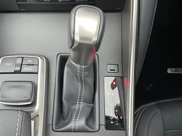 レクサス ＩＳ 300 滋賀県 2019(令1)年 4.1万km ソニッククォーツ 純正10型ナビ/・Bluetooth/フルセグ/・CD/DVD/バックカメラ/革巻きステアリング/ステアリングリモコン/パドルシフト/ETC2.0/レーダークルーズコントロール/ハーフレザーシート/パワーシート/ドアミラーヒーター/レクサスセーフティシステムプラス/・レーンディパーチャーアラート/・プリクラッシュセーフティ/LEDオートライト/フォグライト/スマートキー